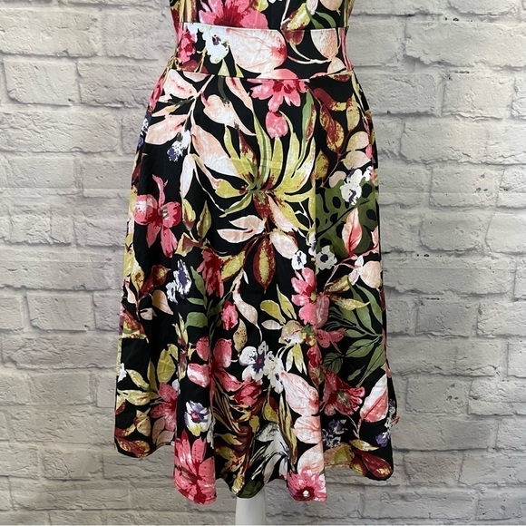 OWIN Floral Botanical Spring Garden Print Swing Dress Size Medium - Picture 4 of 9